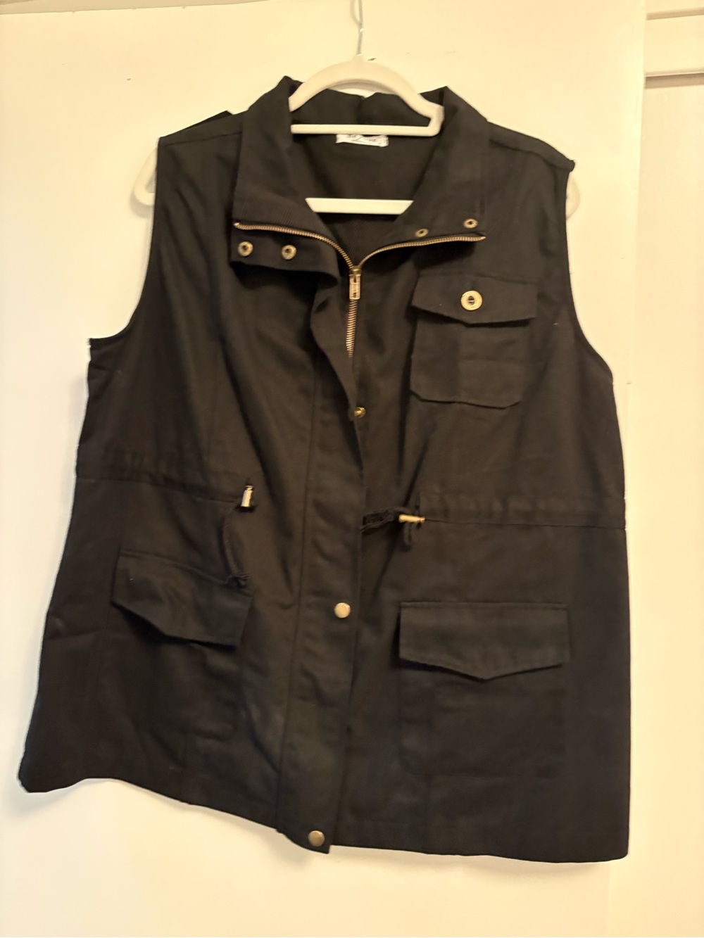 Beyove Sleeveless Black Utility Vest with Pocket Details